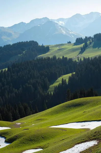 Dağların güzel manzarası