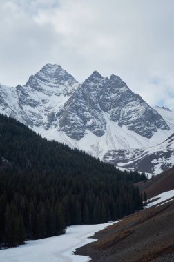 Dağların güzel manzarası