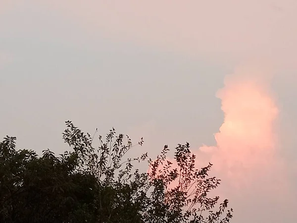 Bardzo Piękny Widok Chmury Kombinacją Trzech Kolorów Obszaru Przestrzeni Kopiowania — Zdjęcie stockowe