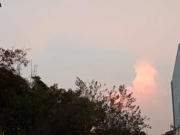 Bardzo Piękny Widok Chmury Kombinacją Trzech Kolorów Obszaru Przestrzeni Kopiowania — Zdjęcie stockowe