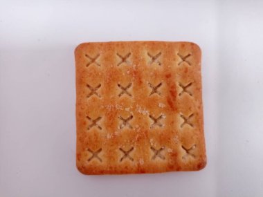 Bisküvilerin yakın plan üzerinde çikolata ile fotokopi alanı ile beyaz arkaplan.