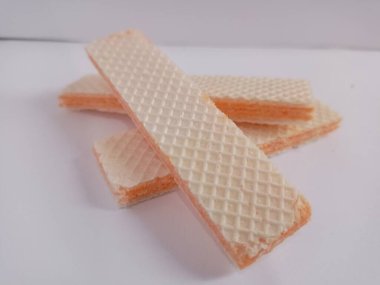 Bisküvilerin yakın plan üzerinde çikolata ile fotokopi alanı ile beyaz arkaplan.