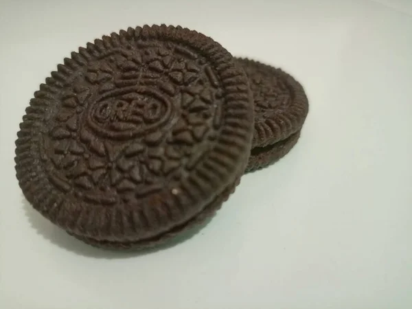 Close Biscoitos Chocolate Fundo Branco — Fotografia de Stock