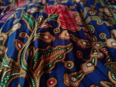 Pola Süslemesi Tekstil Batik Endonezya, Endonezya 'da popüler olan Batik adlı kumaşlara yakından bakın, bu doğal renklerden yapılmıştır.