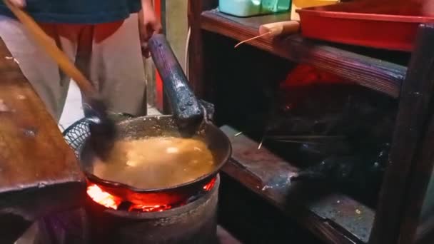 Tongseng Kambing 코코넛 밀크와 간장이 곁들인 카레같은 그레이비에 인도네시아의 양고기 — 비디오
