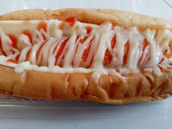 Hot Dog Diisolasi Pada Latar Belakang Putih Jalur Kliping Kedalaman — Stok Foto