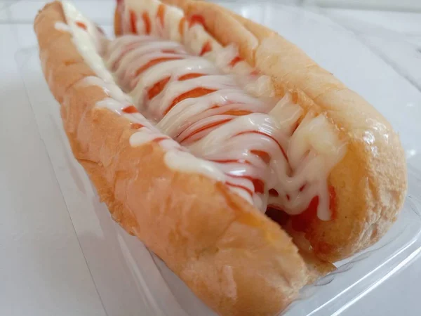Hot Dog Isolerad Vit Bakgrund Klippbana Full Skärpedjup — Stockfoto
