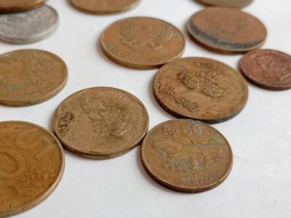 Viele Antike Münzen Aus Indonesien Isoliert Rupiah Währung — Stockfoto