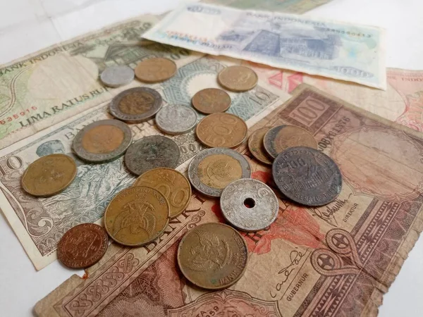 许多从印度尼西亚分离出来的古钱币 鲁皮亚货币 — 图库照片