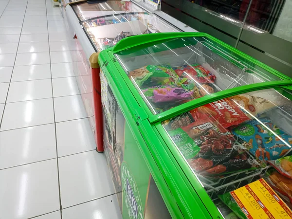 Egy Szupermarketben Fagyasztóba Helyezett Nugget Termékek Gyűjteménye Bandung Indonesia 2023 — Stock Fotó