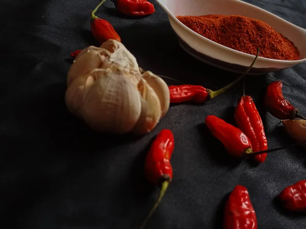 Chili Pulver Krydda Blandning Malda Chili Vit Skål Med Röda — Stockfoto