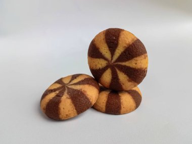 Beyaz arka plan üzerinde izole Çikolata dolgulu bisküvi