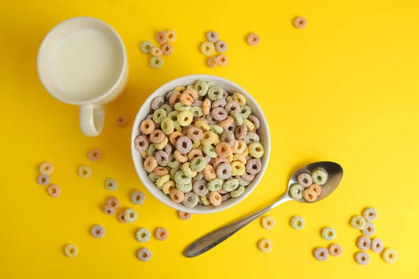 Mnohobarevné Kukuřičné Kroužky Snídani — Stock fotografie