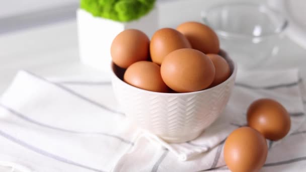 Świeże Jajka Kuchni Wysokiej Jakości Materiał — Wideo stockowe