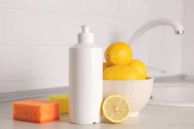 Bulaşık, temizlik, ev işleri için deterjan. 