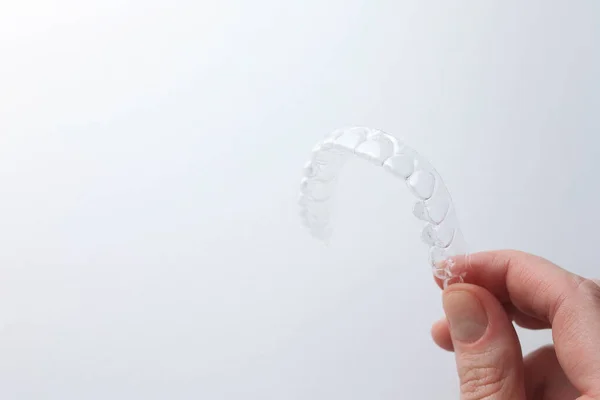 Dişleri hizalamak için hizalayıcılar 