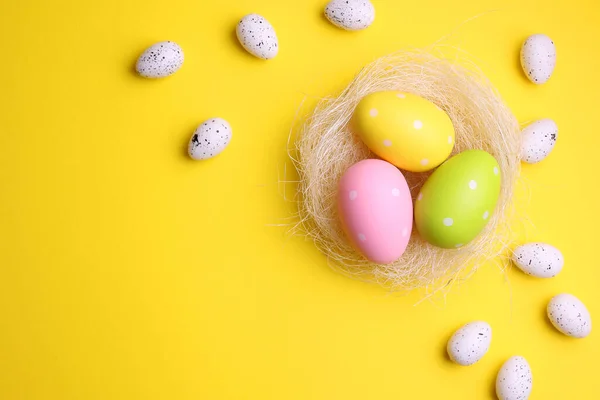 Huevos Pascua Sobre Fondo Coloreado Fondo Festivo Foto Alta Calidad — Foto de Stock