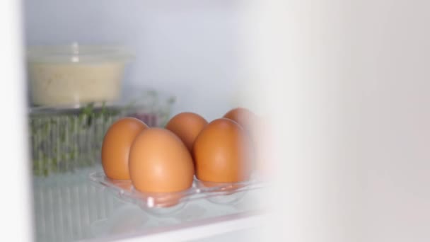 Frische Eier Vom Bauernhof Kühlschrank Hochwertiges Filmmaterial — Stockvideo