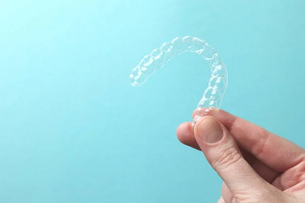 Dişleri hizalamak için hizalayıcılar 