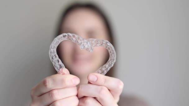 Young Girl Uses Aligners Straighten Her Teeth High Quality Footage — Stock Video