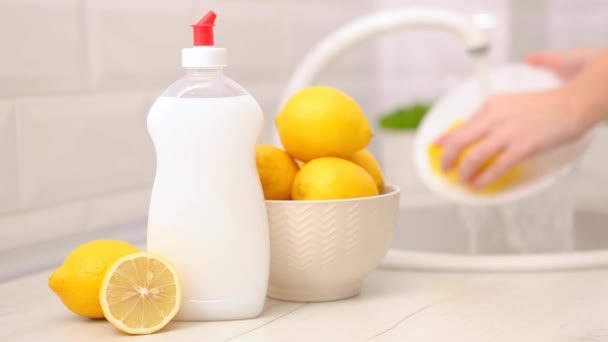 Waschmittel Zum Spülen Von Geschirr Putzen Hausarbeit — Stockvideo