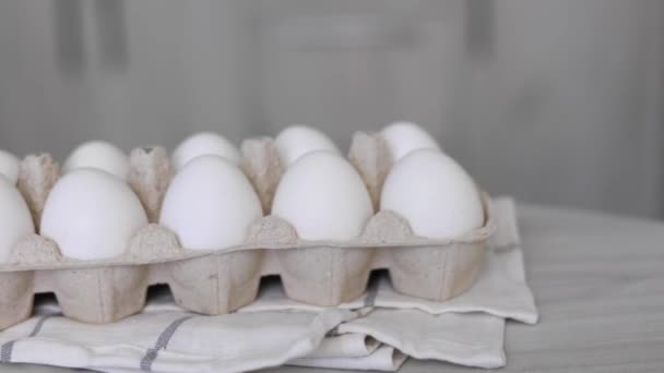 キッチンの新鮮な農場の卵 高品質4K映像 — ストック動画