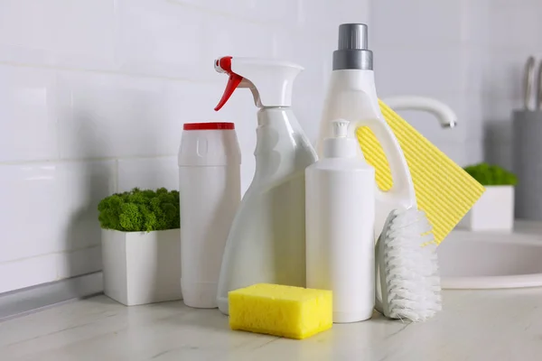 Conjunto Diferentes Productos Limpieza Desinfección Fondo Del Interior Del Hogar —  Fotos de Stock