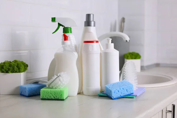 Conjunto Diferentes Productos Limpieza Desinfección Fondo Del Interior Del Hogar —  Fotos de Stock