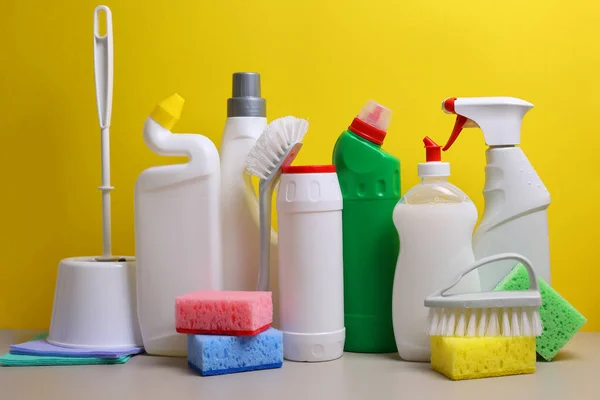 Conjunto Diferentes Productos Limpieza Desinfectante Sobre Fondo Color Foto Alta —  Fotos de Stock