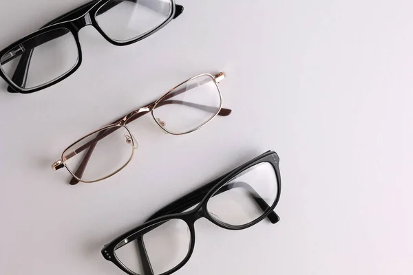 Glasögon För Synkorrigering Ljus Bakgrund Med Plats För Text Högkvalitativt — Stockfoto