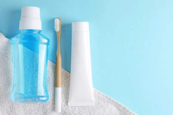 Productos Higiene Oral Sobre Fondo Coloreado Con Espacio Para Texto —  Fotos de Stock