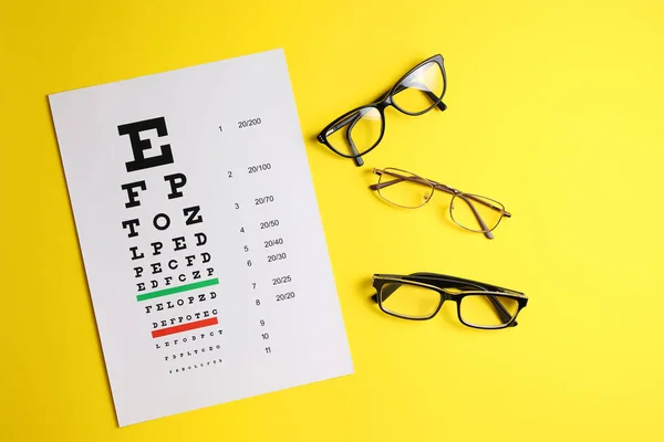 Brýle Pro Korekci Zraku Pozadí Zkušebního Stolu Prostorem Pro Text — Stock fotografie