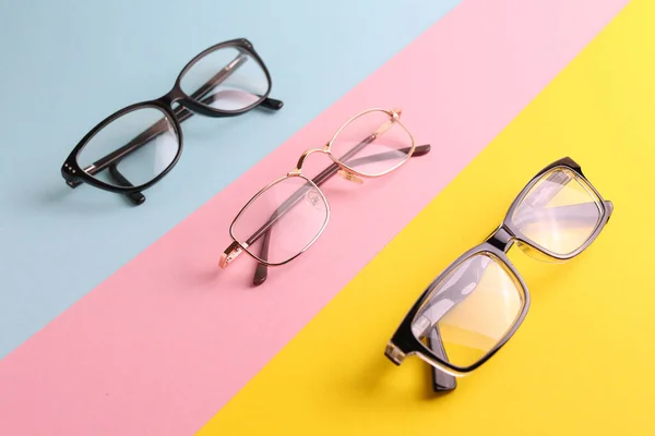 Γυαλιά Για Διόρθωση Όρασης Έγχρωμο Φόντο Χώρο Για Κείμενο Υψηλής — Φωτογραφία Αρχείου