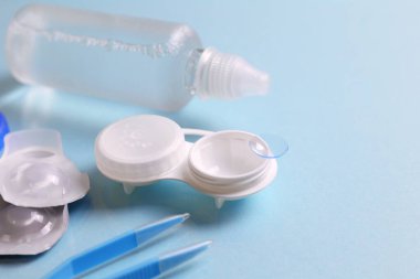 Renk görme düzeltmesi için kontak lensler. - Evet. Yüksek kalite fotoğraf