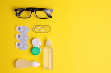 Renk görme düzeltmesi için kontak lensler. - Evet. Yüksek kalite fotoğraf