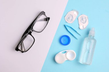 Renk görme düzeltmesi için kontak lensler. - Evet. Yüksek kalite fotoğraf