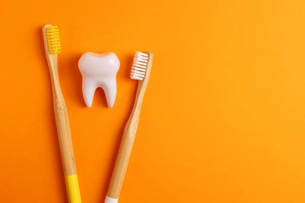 Spazzolini Denti Diversi Sfondo Colorato Cure Dentali Salute Orale Foto — Foto Stock