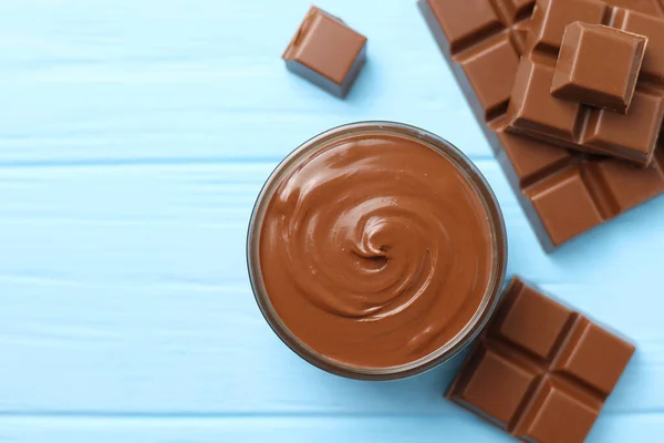 Chokladpasta Med Skål Ett Bord Högkvalitativt Foto — Stockfoto
