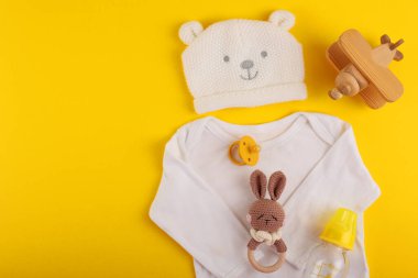 Yeni doğanlar ve küçük çocuklar için tasarlanmış bebek kıyafetleri ve oyuncak koleksiyonumuzu keşfedin.