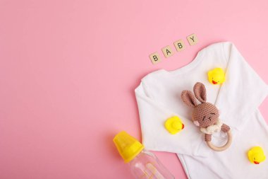 Yeni doğanlar ve küçük çocuklar için tasarlanmış bebek kıyafetleri ve oyuncak koleksiyonumuzu keşfedin.