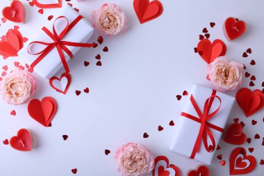 Bu Sevgililer Günü, aşkın özünü güzel hediyelerle, güzel güllerle ve keyifli kalplerle kutlayın.