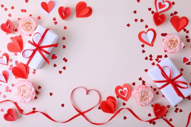 Bu Sevgililer Günü, aşkın özünü güzel hediyelerle, güzel güllerle ve keyifli kalplerle kutlayın.