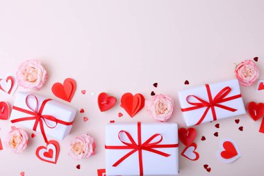 Bu Sevgililer Günü, aşkın özünü güzel hediyelerle, güzel güllerle ve keyifli kalplerle kutlayın.