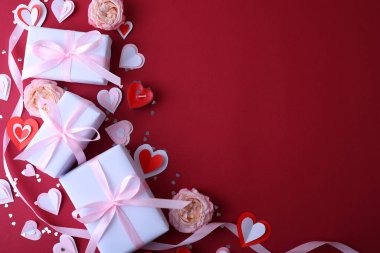 Bu Sevgililer Günü, aşkın özünü güzel hediyelerle, güzel güllerle ve keyifli kalplerle kutlayın.