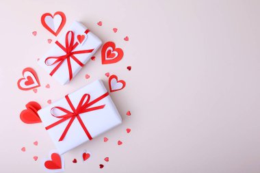 Bu Sevgililer Günü, aşkın özünü güzel hediyelerle, güzel güllerle ve keyifli kalplerle kutlayın.