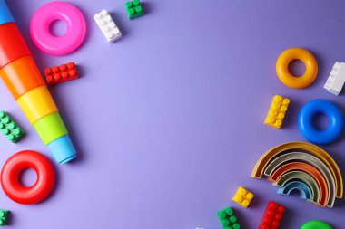 Yaratıcılığı ve eğlenceli öğrenme deneyimlerini destekleyen eşsiz çocuk oyuncaklarından oluşan canlı ve heyecan verici bir koleksiyon.