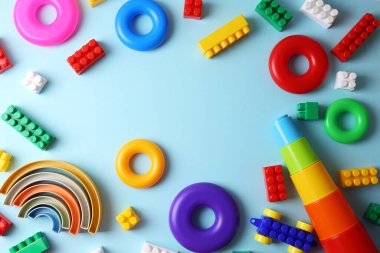 Yaratıcılığı ve eğlenceli öğrenme deneyimlerini destekleyen eşsiz çocuk oyuncaklarından oluşan canlı ve heyecan verici bir koleksiyon.