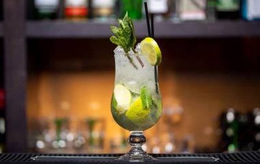 Lezzetli kokteyllerin yer aldığı çarpıcı fotoğraf koleksiyonuma hoş geldiniz! Her resim bu el yapımı içeceklerin güzelliğini ve özünü yansıtıyor, canlı renklerden karmaşık süslere kadar.. 