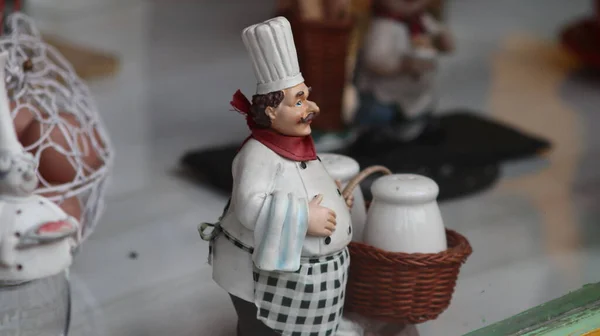 Display Statue Chef Fat Body Long Mustache While Holding Napkin — Stock Photo, Image