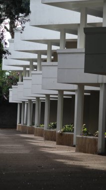 Binanın mimarisi ilginç bir şekle sahip. Binanın kendisinden şekiller ve tekrarlarla fotoğraflanmış..